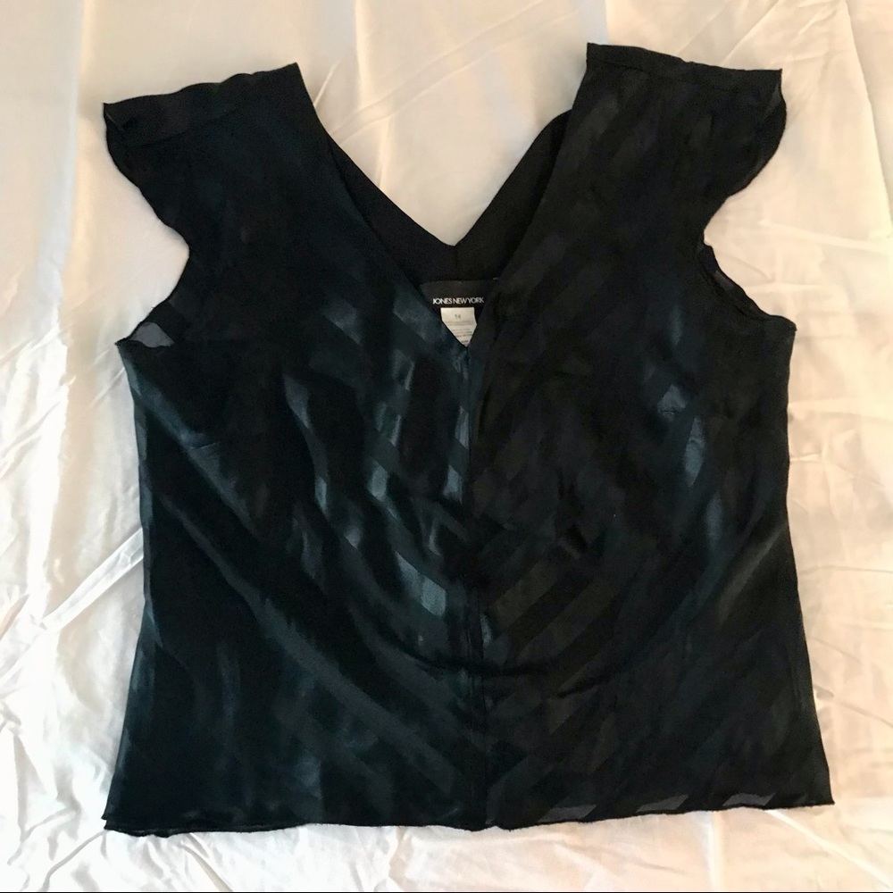 GORGEOUS Jones New York Super Flattering Black Shell Tank with Cap Sleeves